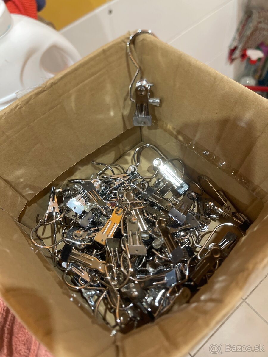 Predám vešiaky - 5