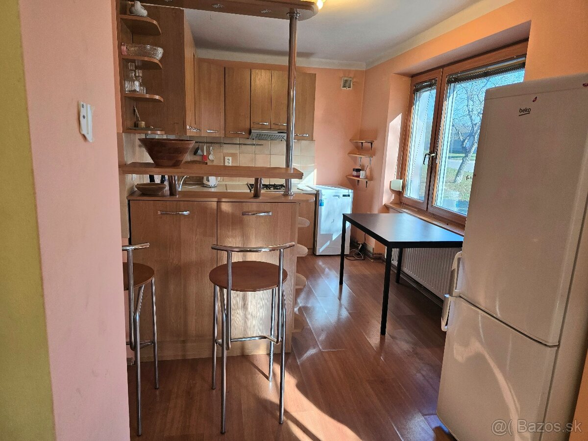 Prenajmem 2 izbový byt v KN - 5
