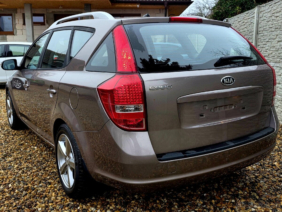 Kia Ceed SW • 1.4i • Facelift 2011 • 59 tisíc KM • Nová STK - 5