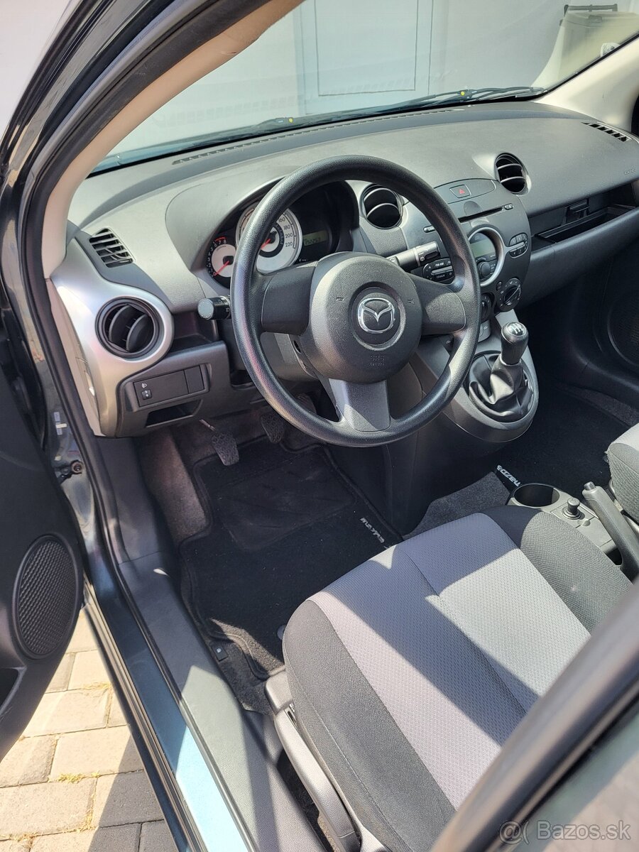 Mazda 2 - 5