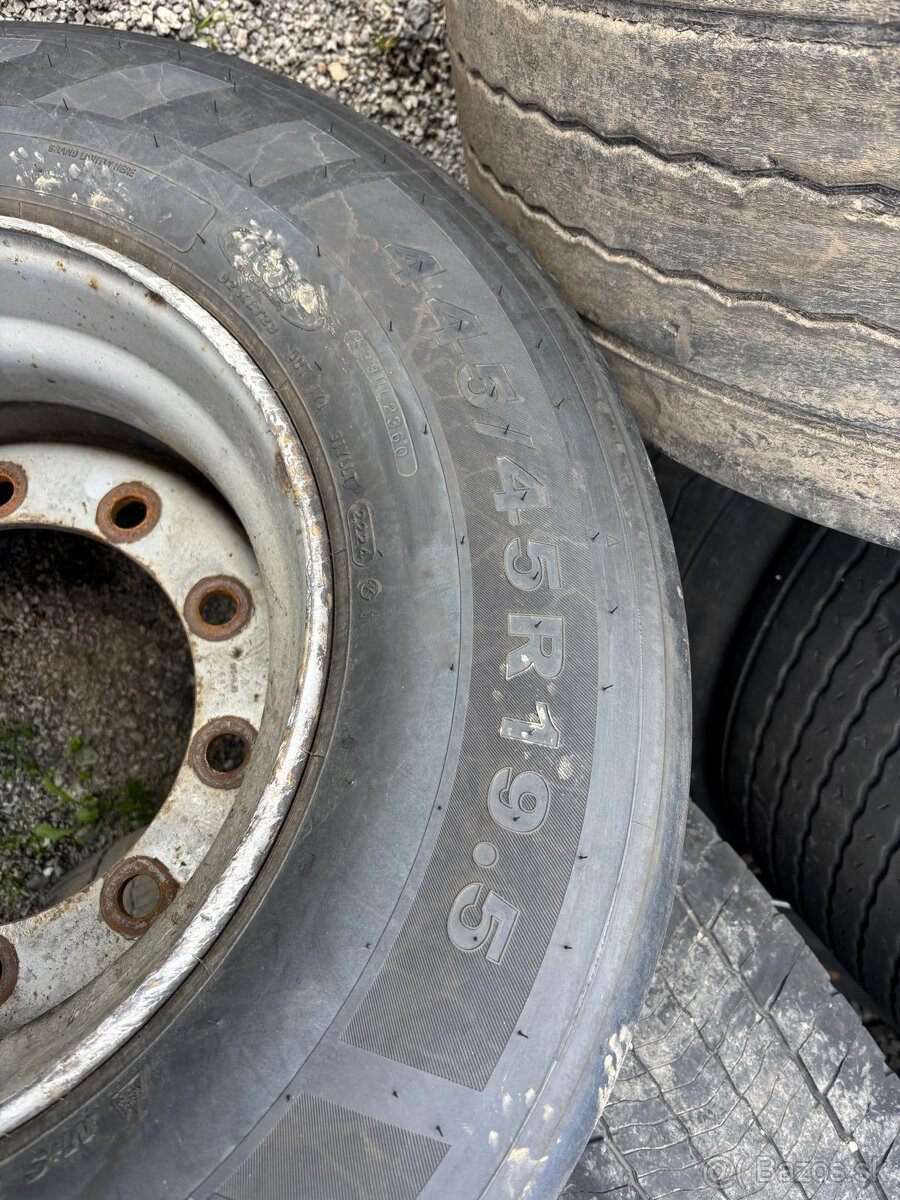 Predam nakladnú pneu 445/45 R19.5 - 5