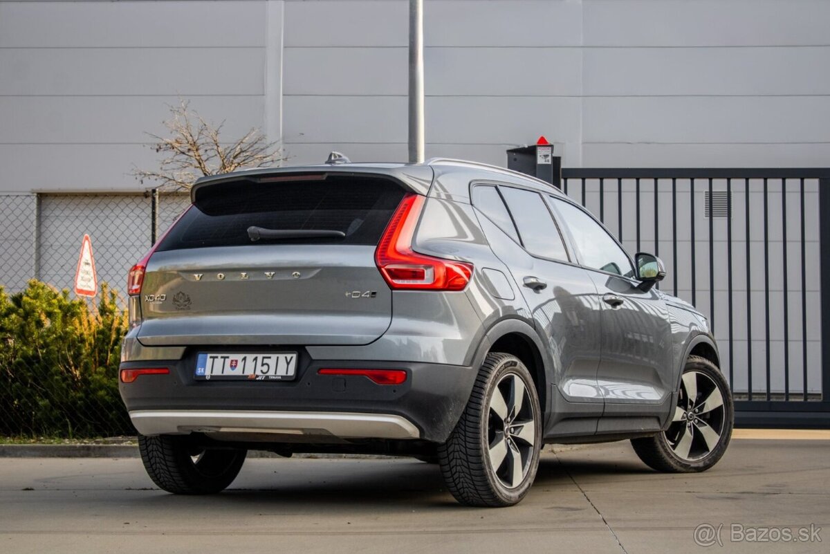 Volvo XC40 D4 Momentum AWD A/T - 5