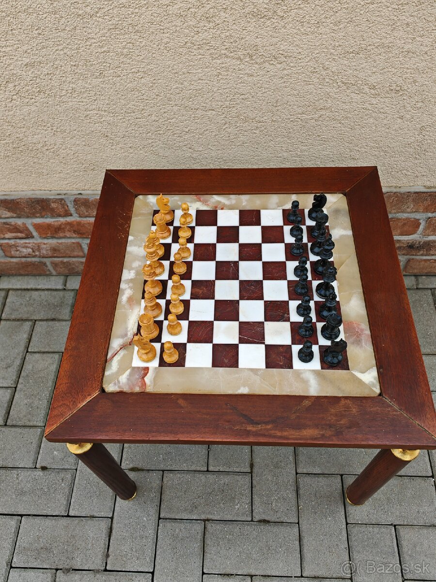 Šachový stolík s dreveným šachom - 5