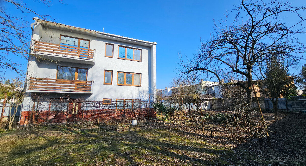 Veľký rodinný dom s veľkým pozemkom na ul. M. Uhra. - 5