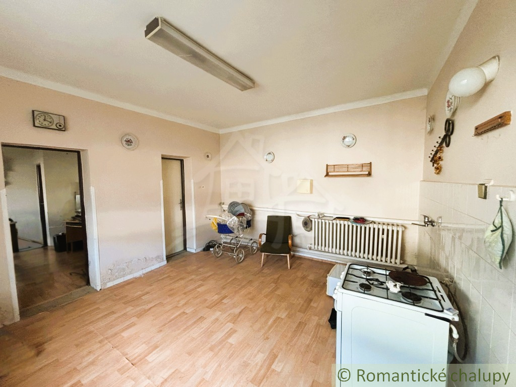 3-izbový rodinný dom s garážou v centre obce Jakubov , okr - 5