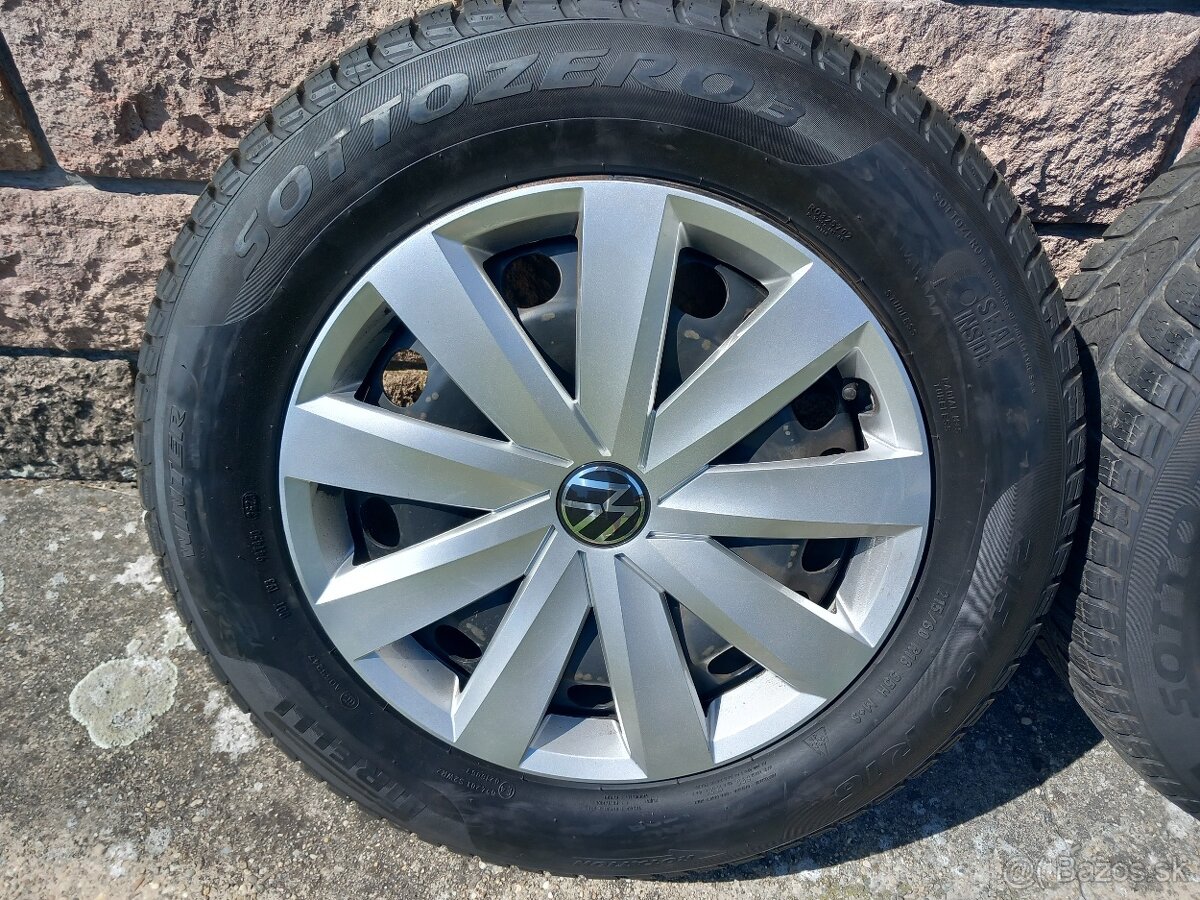 Predám zimné komplety VW 215/60 R16 s pneu Pirelli,puklicami - 5