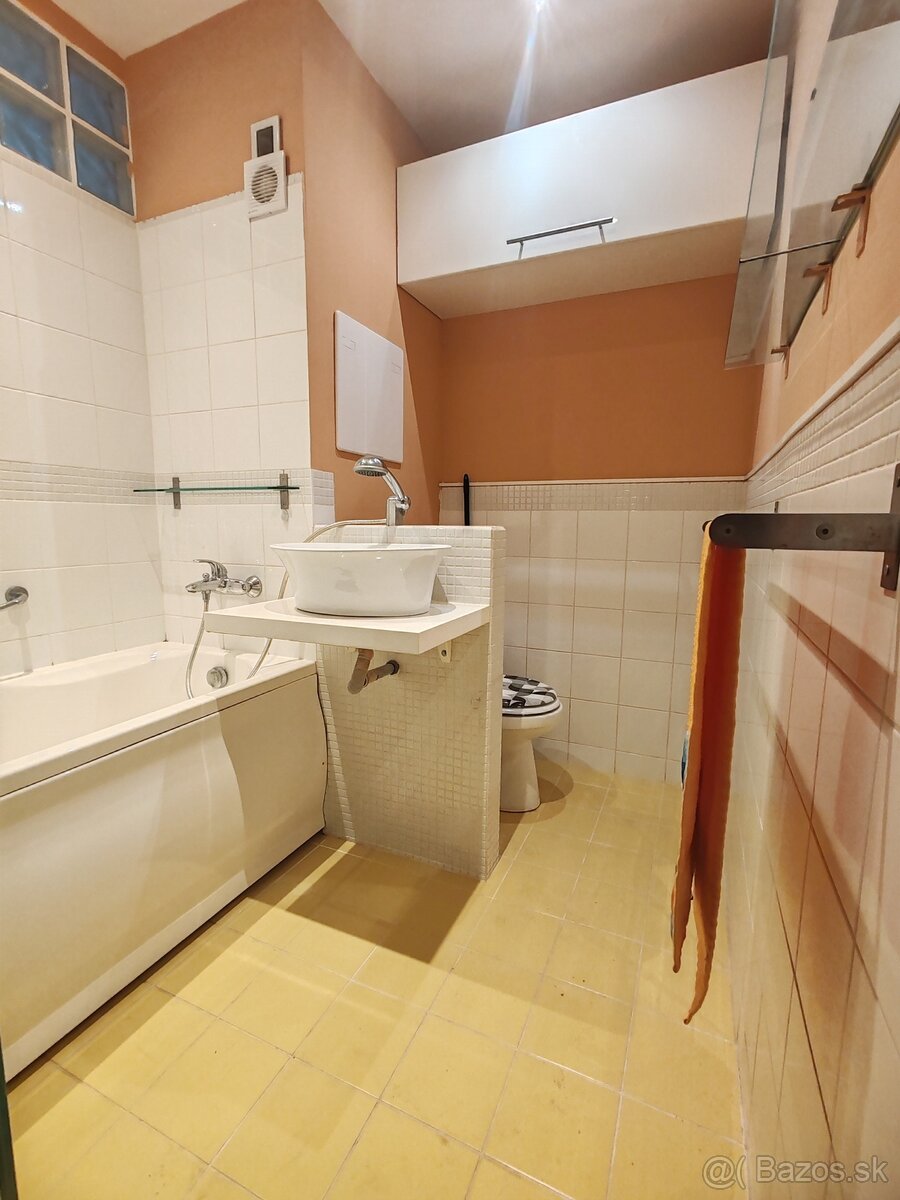 Topoľčany - garsónka s balkónom - 5