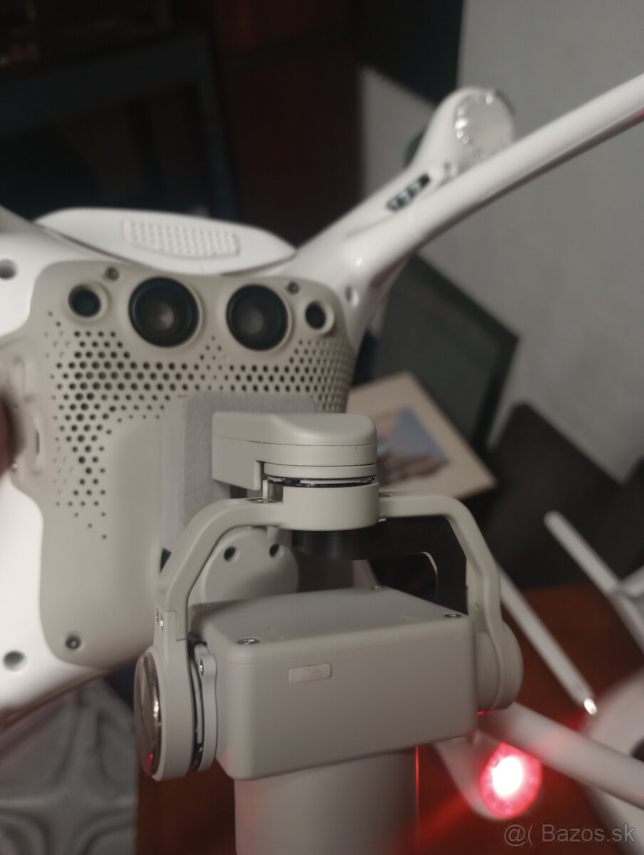 Dron DJI Phantom 4 - - 5