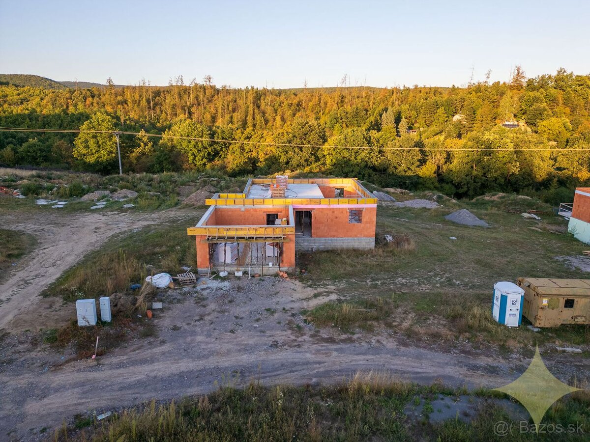 Exkluzívne na predaj rozostavaný rodinný dom s pozemkom o ro - 5