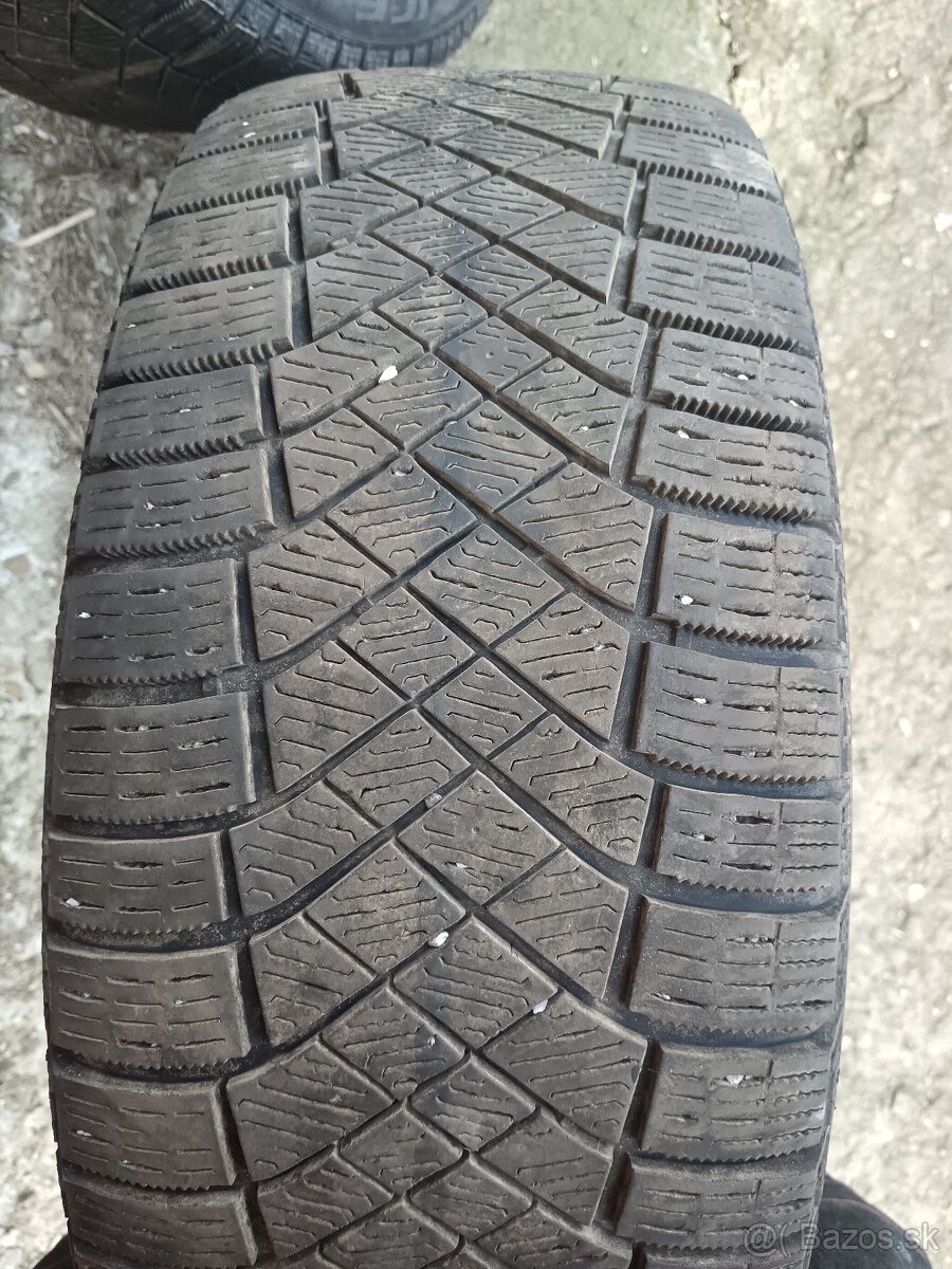 Zimne 215/55r17 - 5