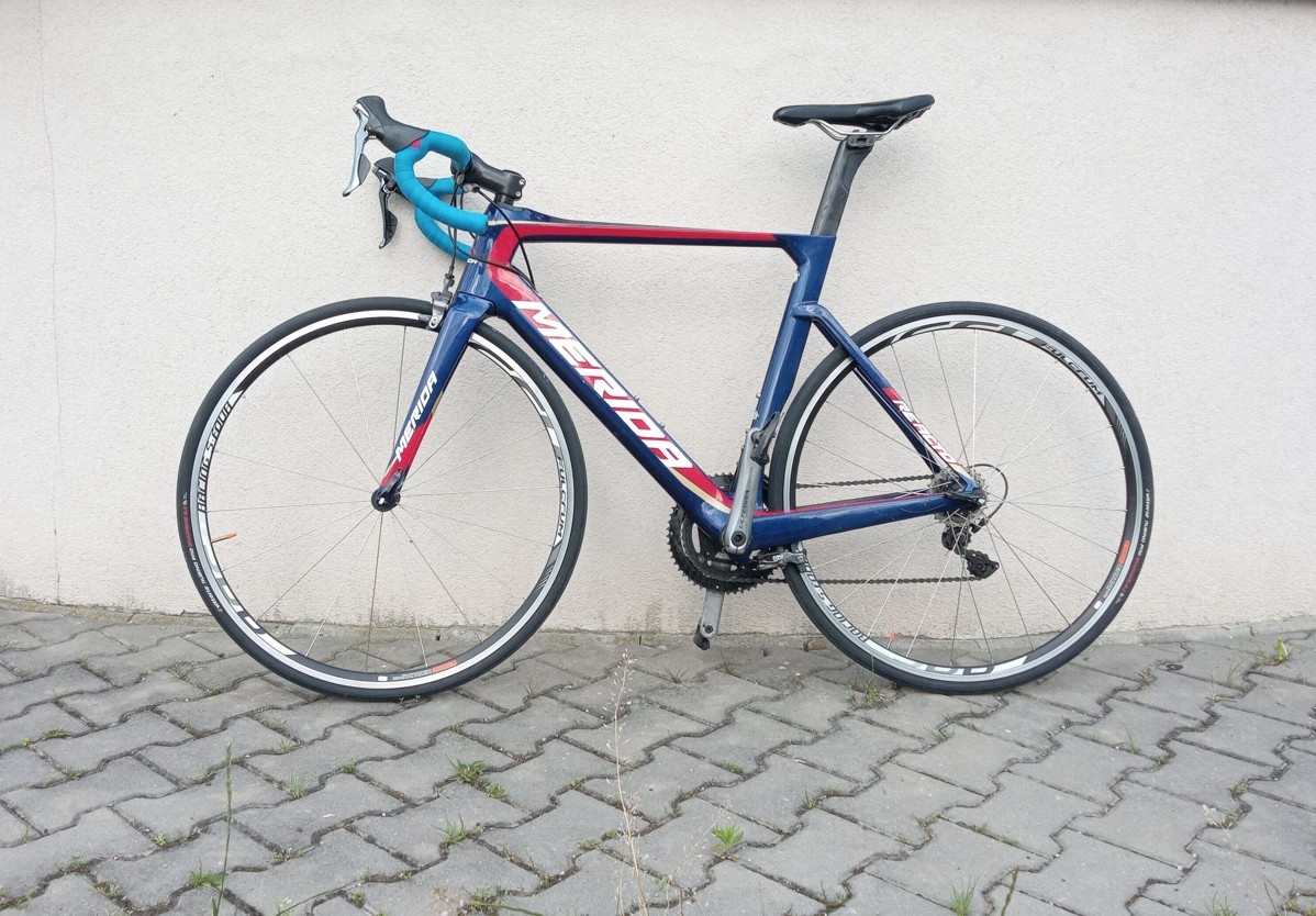Predám aerokarbonový cestný bicykel MERIDA REACTO - 5