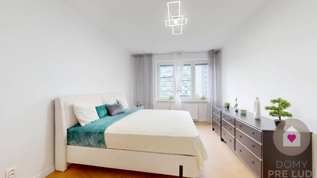 BA/NIVY-Prenájom komplet prerobeného 3 izbového bytu pri OC - 5