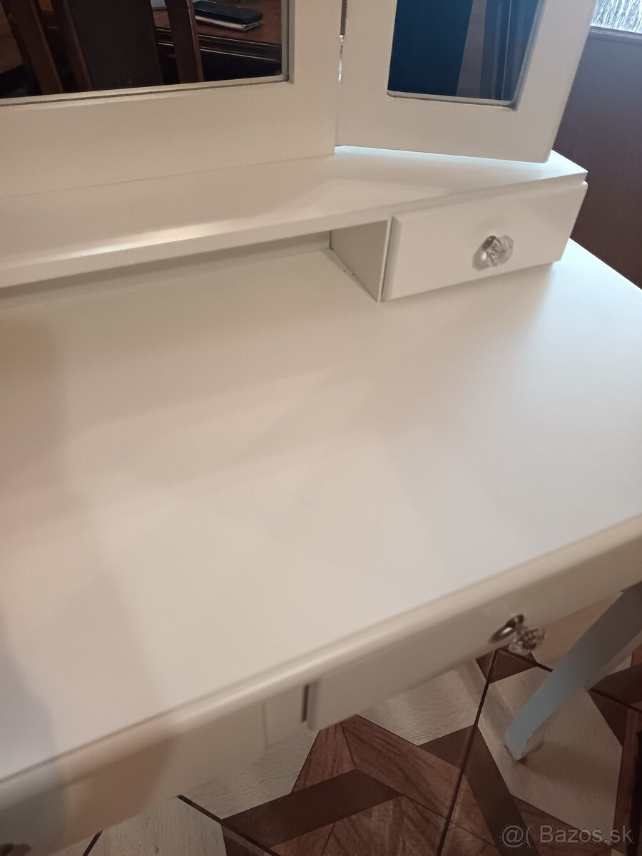 Kozmetický stolík krásny - 5