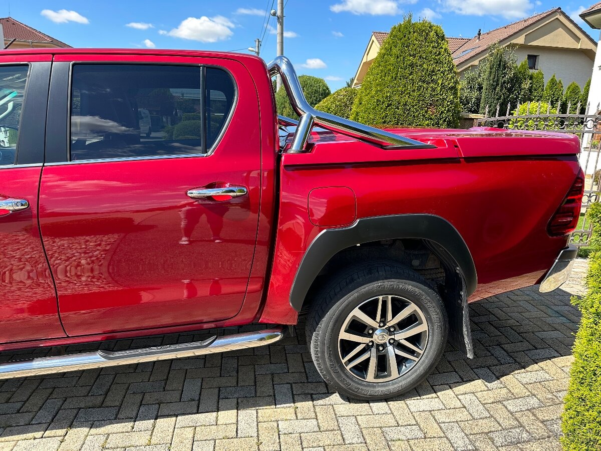 Toyota Hilux DC 2.4 l D-4D INVINCIBLE 4x4 A/T