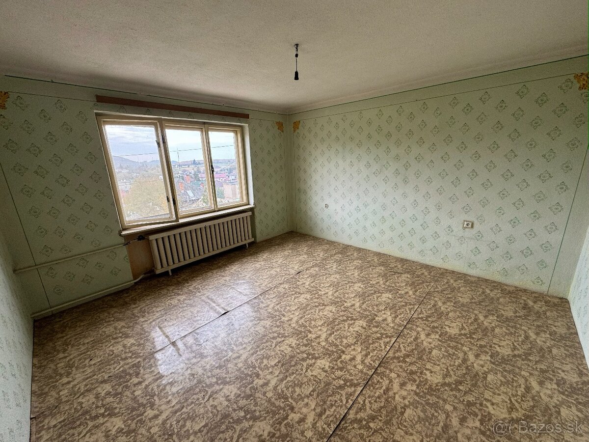 Veľký rodinný dom s čarovnou záhradou a veľkým pozemkom - 5