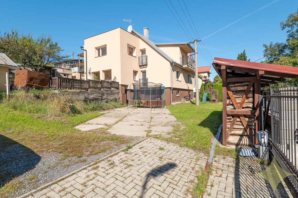Exkluzívne na predaj krásny rodinný dom so 4mi apartmánmi s - 5