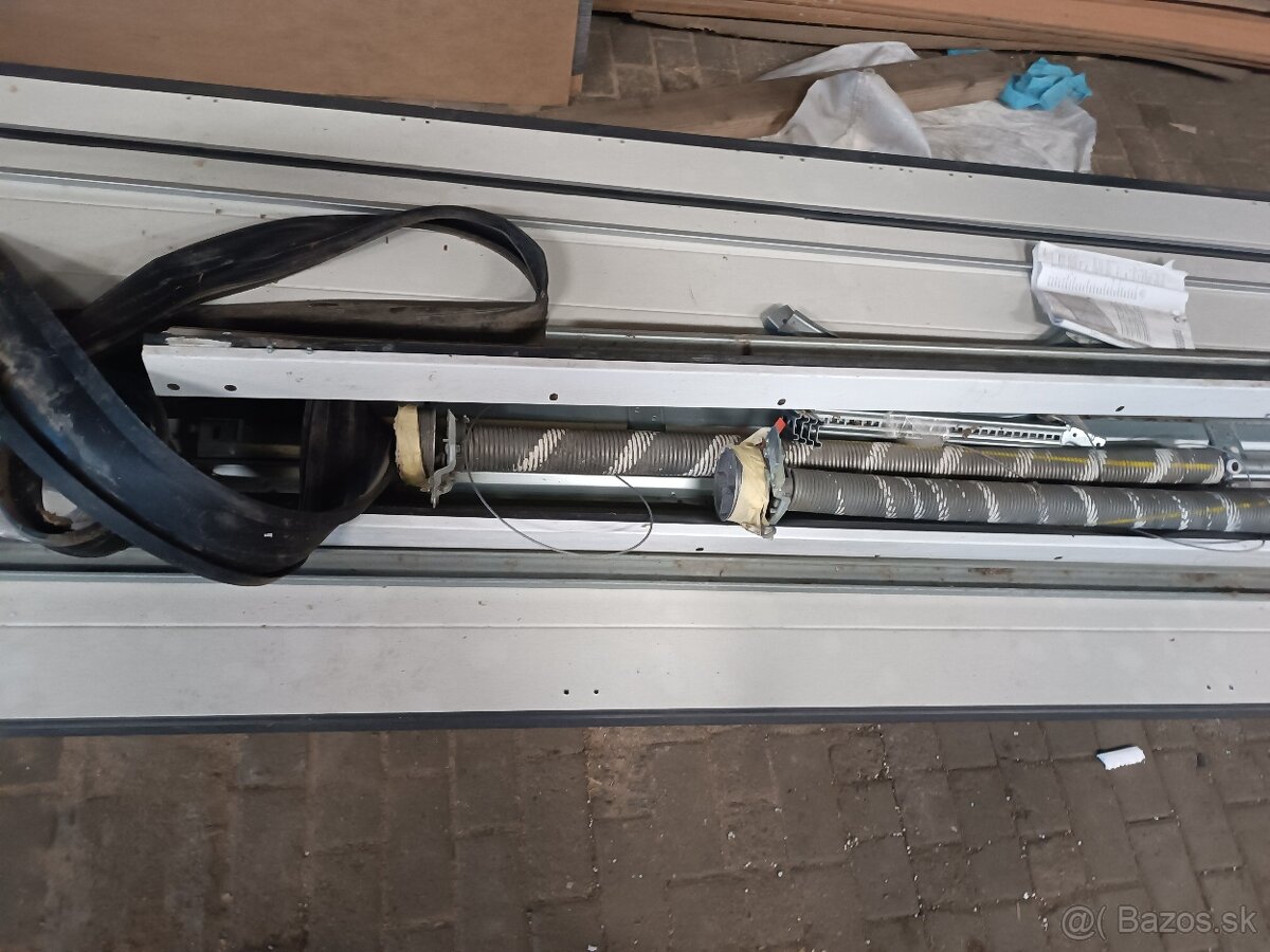 Sekciová výsuvná brana 5x2,7m - 5