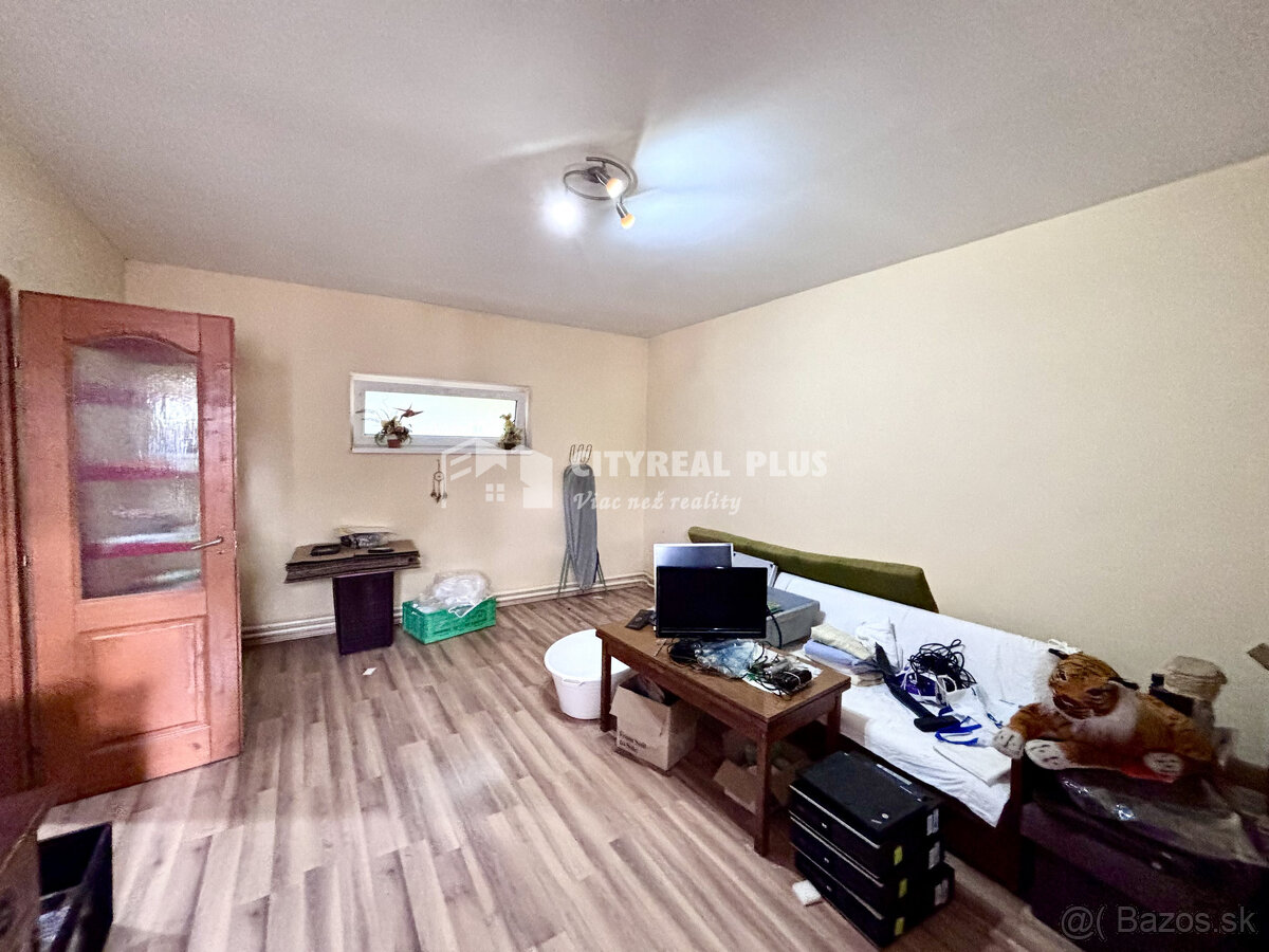 Ponúkame Vám na predaj rodinný dom s veľkým pozemkom v meste - 5