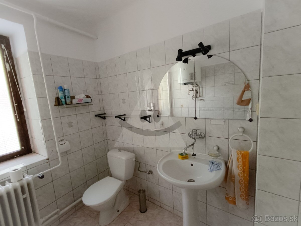 Na predaj 3 izbový rodinný dom v centre Komárna - 5