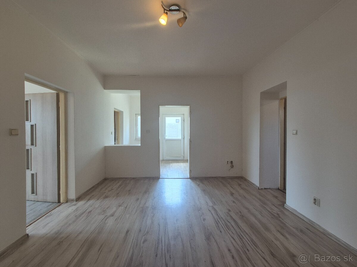 Predaj 4 izbový dom Kolárovo, Poľná 19 - 5