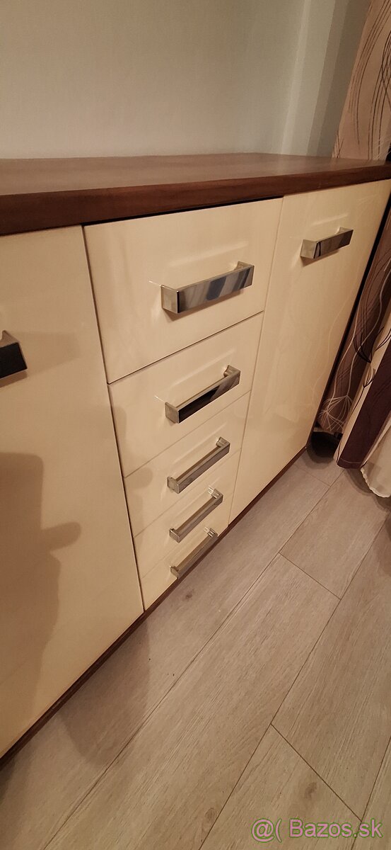 Komoda - 5