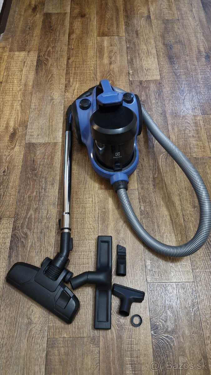 Electrolux EASE C2 – bezvreckový vysávač, výborný stav - 5