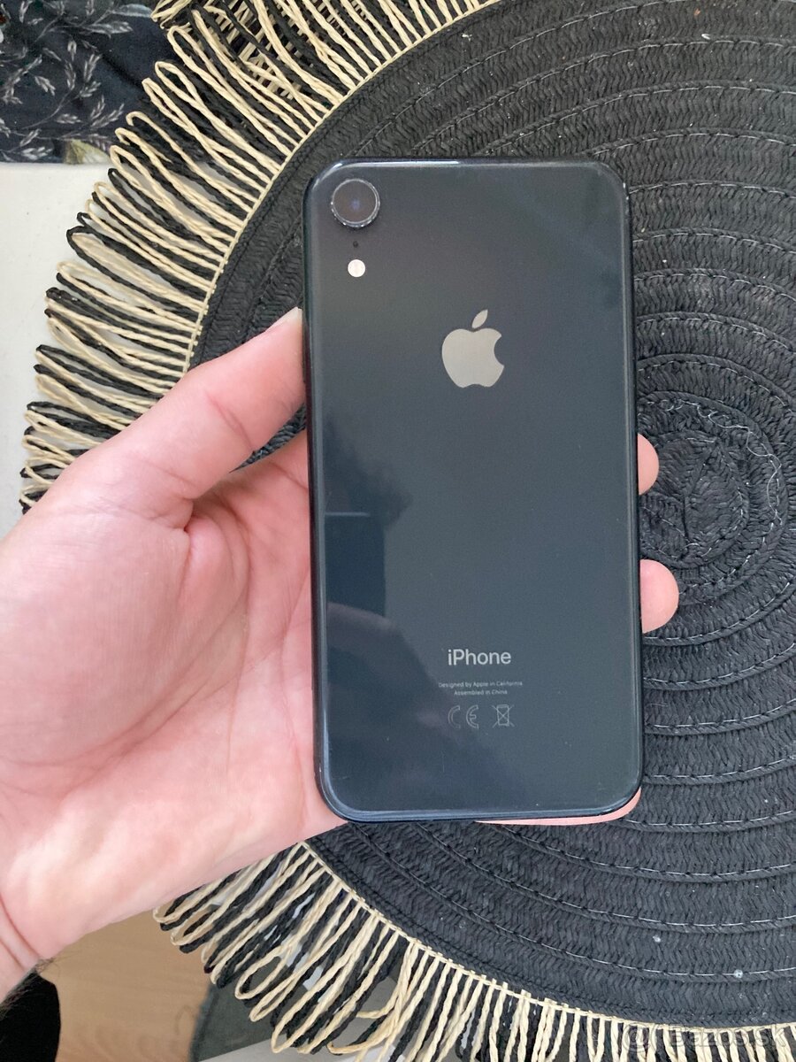 Apple iPhone XR - 5