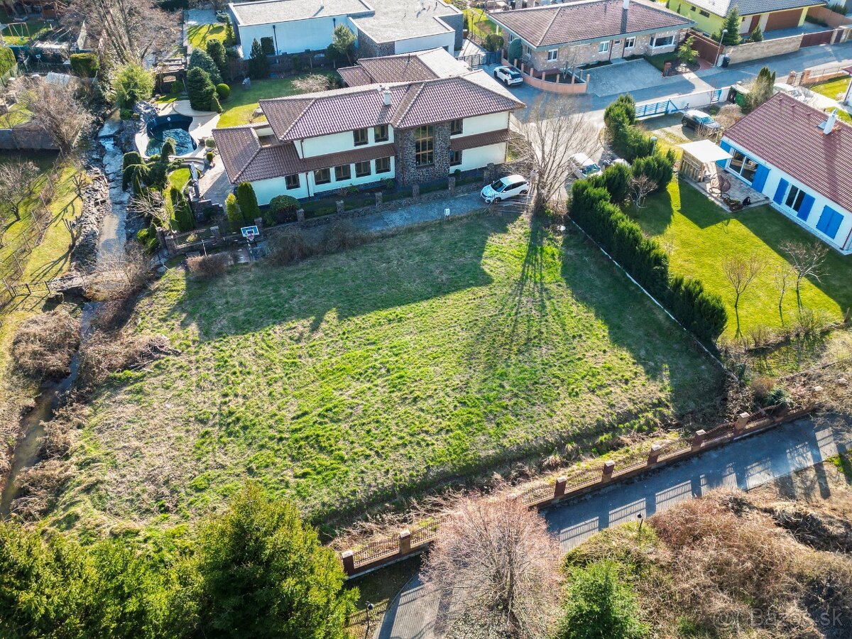,,,ZNÍŽENÁ CENA,,, SP V LIMBACHU - 1310 m2 S PROJEKTOM A ST. - 5