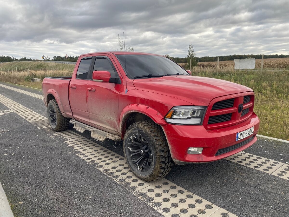 Dodge Ram 5.7 z LPG 4x4 CERVENY TOP - 5