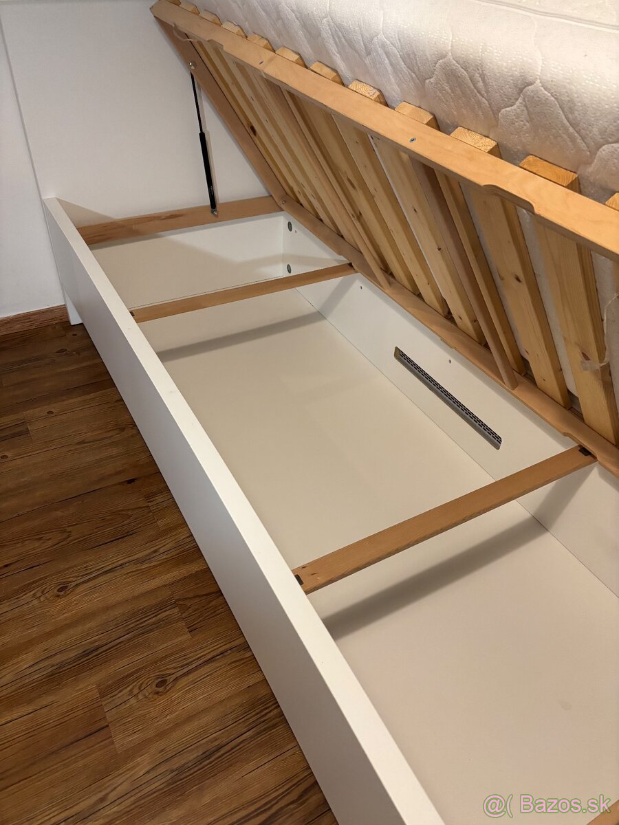 PREDÁM POSTEĽ s roštom a matracom - 5