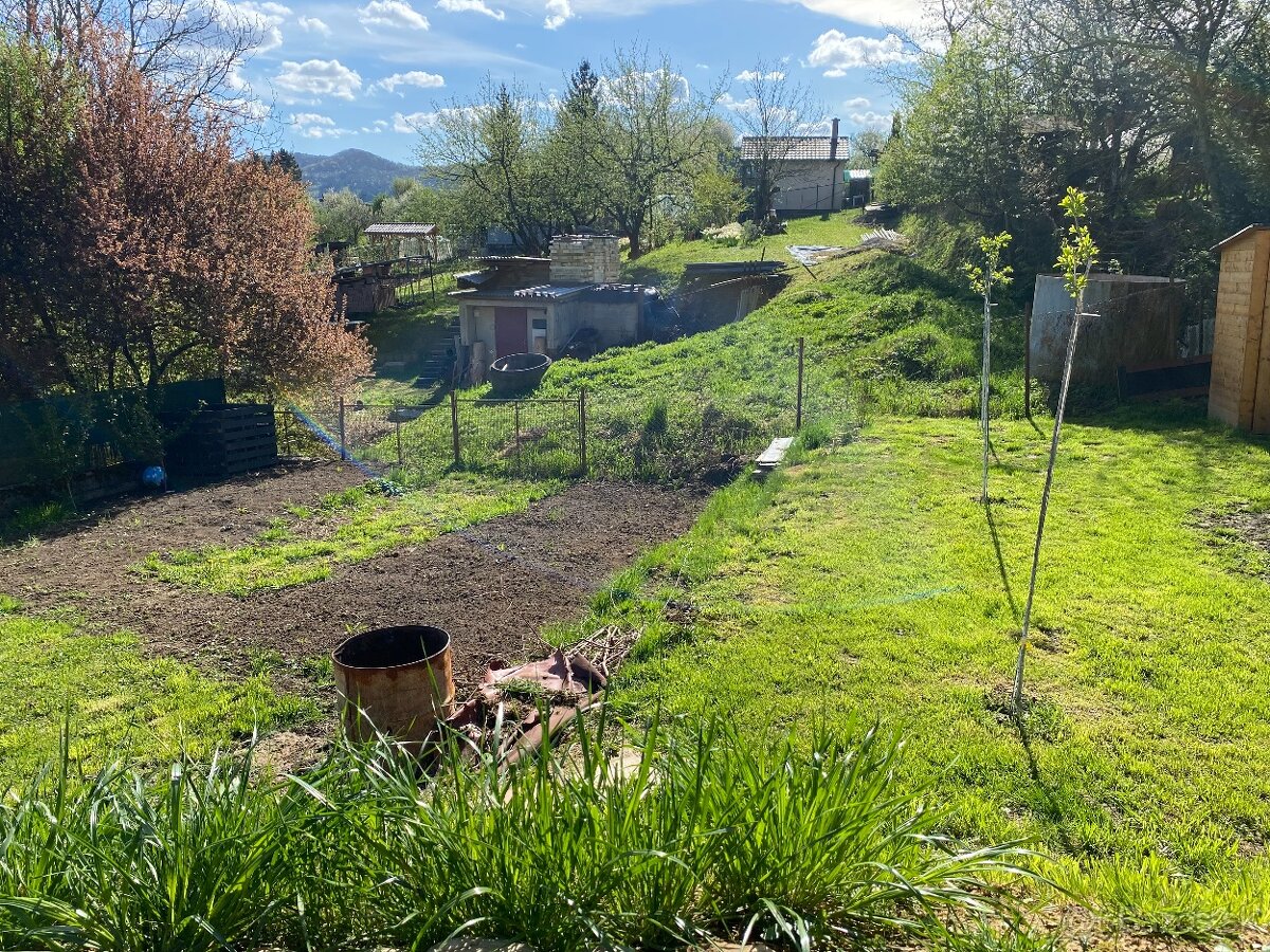 ZNÍŽENÁ CENA ZAHRADKA PB - 752m2 - 5