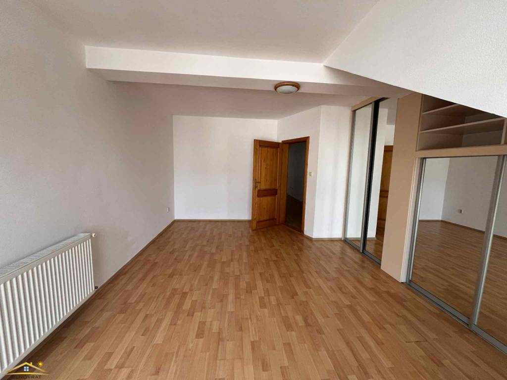 Luxusný 4-izbový mezonet priamo v centre Čadce - 5