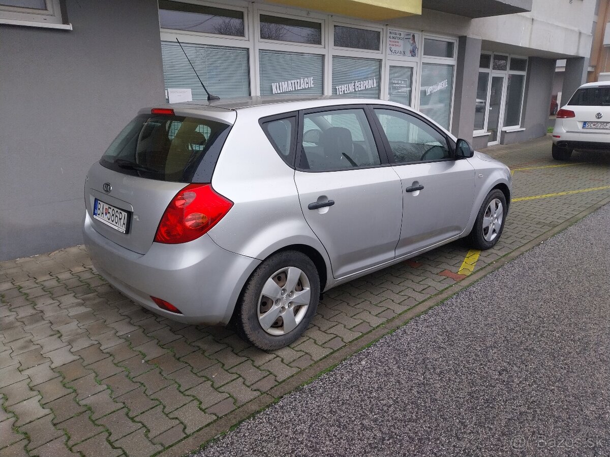 Predám KIA Ceed 1.4 16V CVVT, 77 kW Klíma nova stk ek - 5