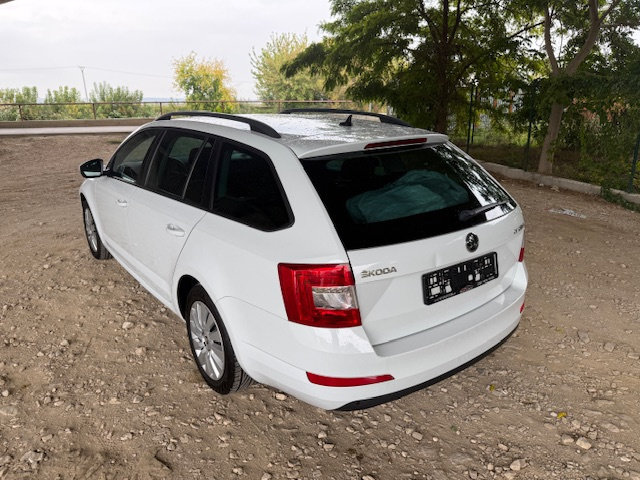 Škoda Octavia Combi 1.6 TDI 110k Ambition - 5