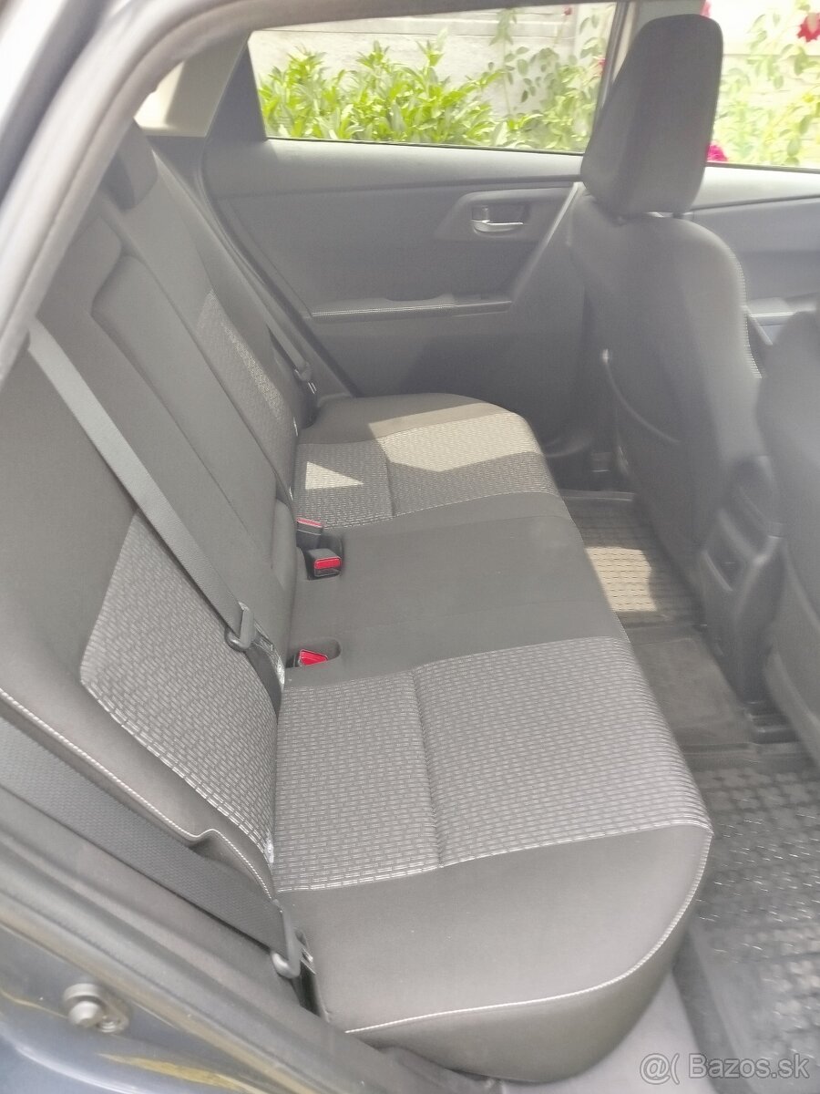 Predam Toyotu Auris - 5