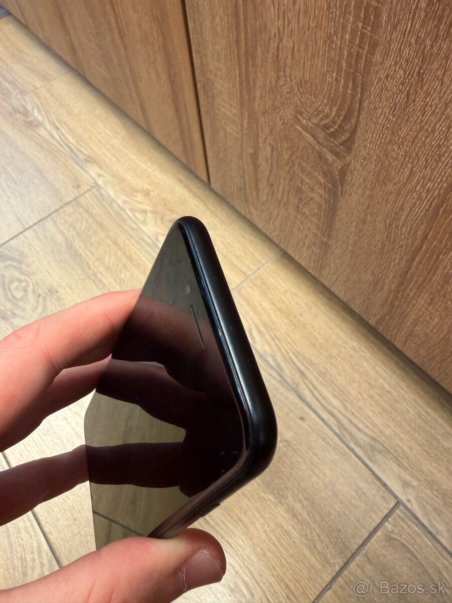 Apple iPhone SE 2022 64GB tmavomodrý - 5