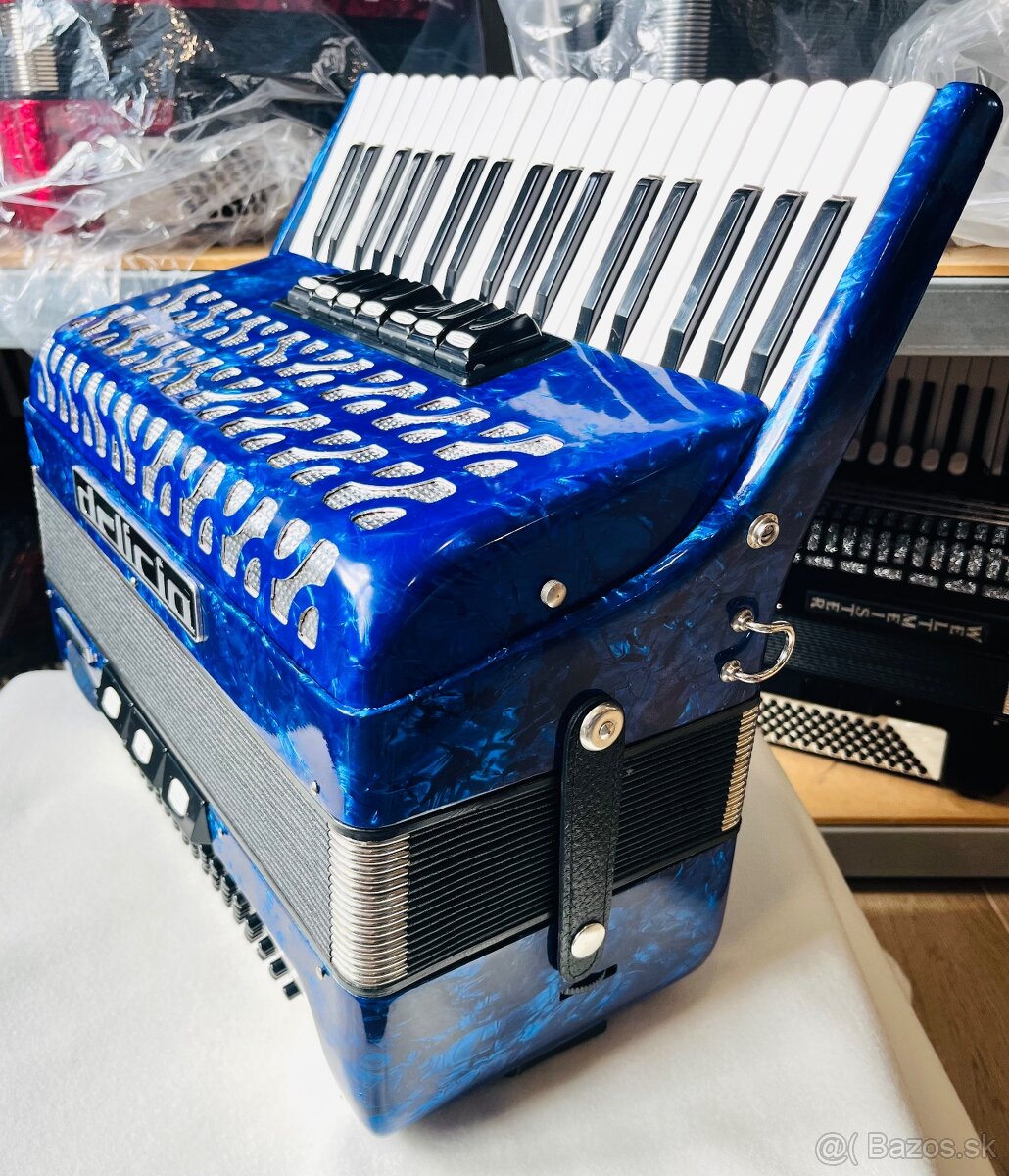 Predám akordeón Delicia Carmen 22- 80 bas novší model - 5