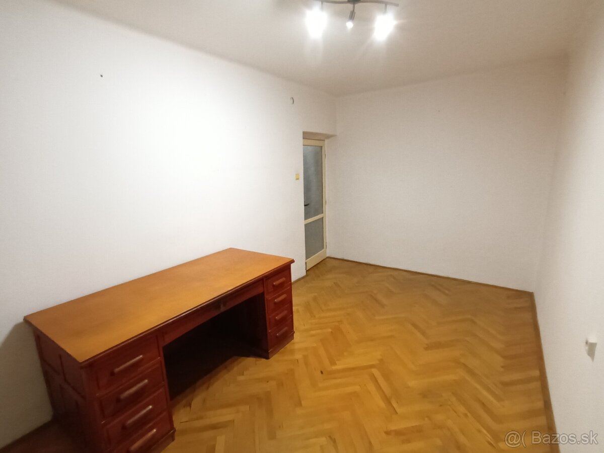 3 izb byt Komárno - 5