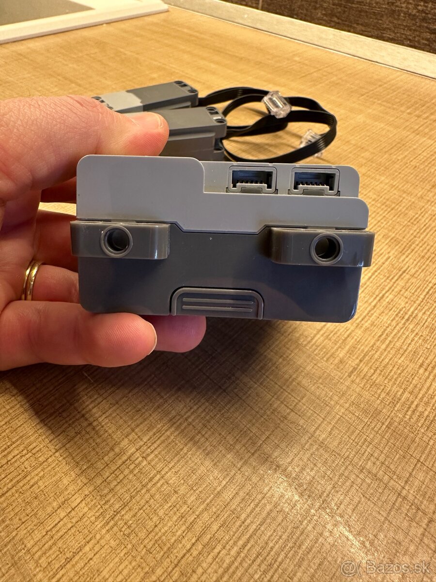 Predám Lego Powered Hub 88012 + 2x Veľký motor L motor 88013 - 5