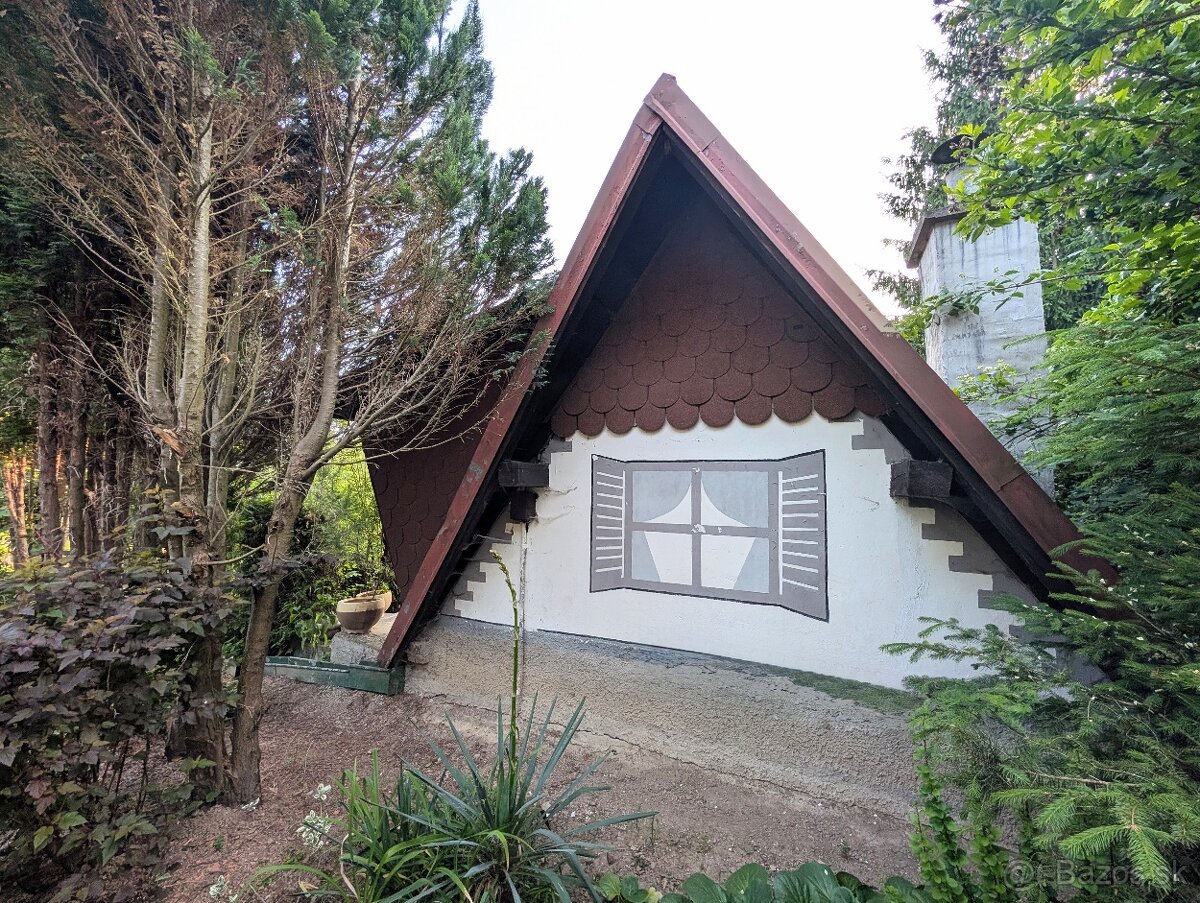 Murovaná chatka so záhradou - 5