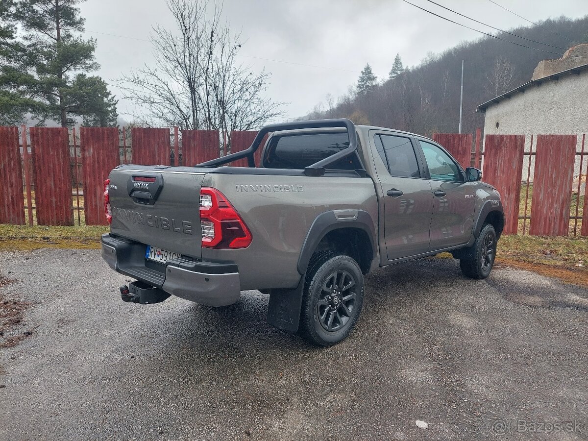 Toyota Hilux DC 2.8 I D-4D Invincible 4x4 A/T odpočet DPH