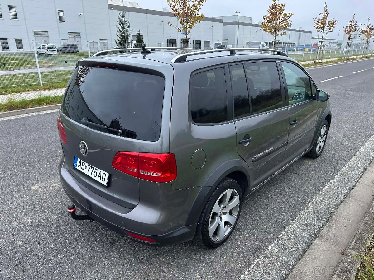 Volkswagen Touran Cross 1.6 TDI 5 miest 2011 - 5