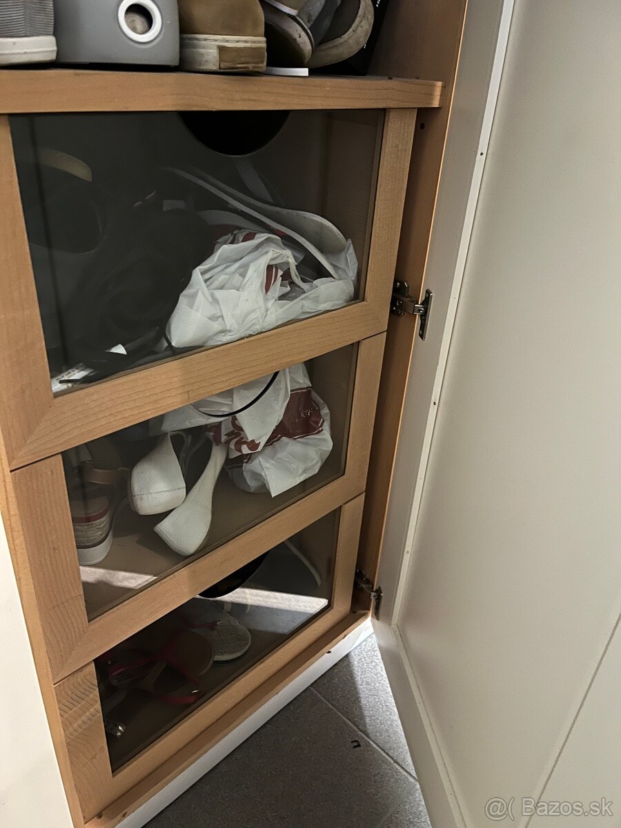 ŠATNÍKOVA SKRIŇA - 5