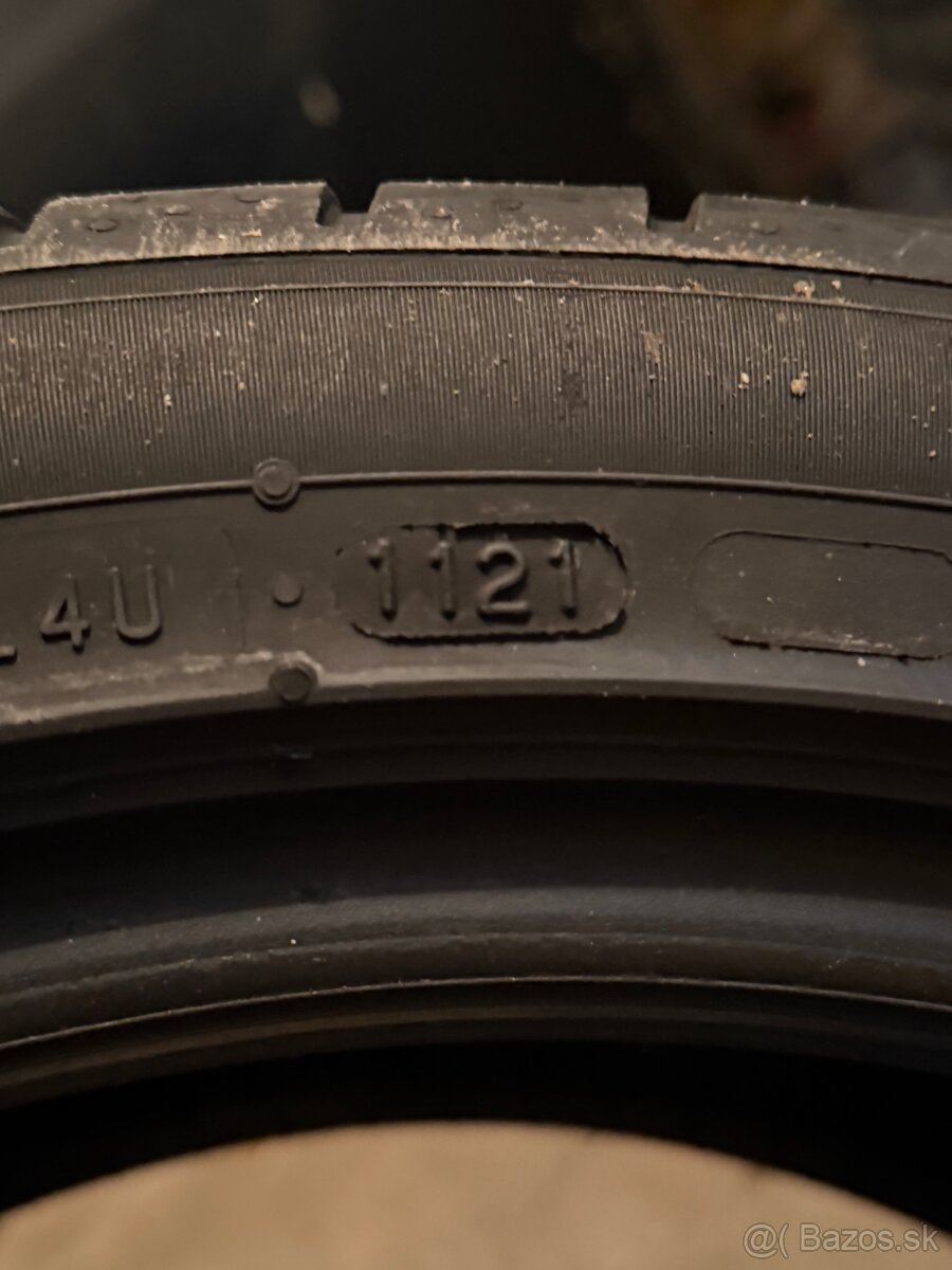 Nokian 235/40 R18 - 5