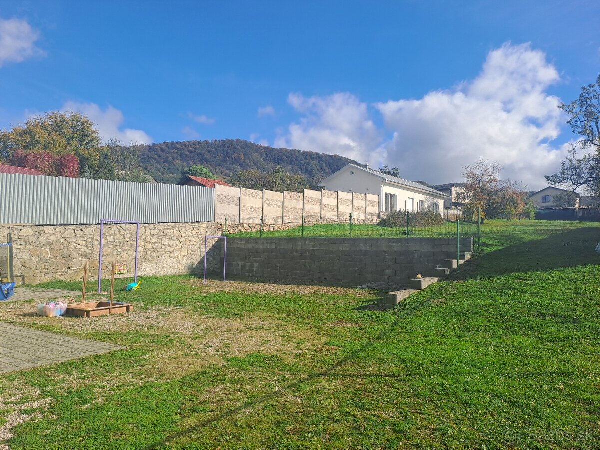 Na predaj zaujímavá budova a veľký pozemok v obci Fintice. - 5