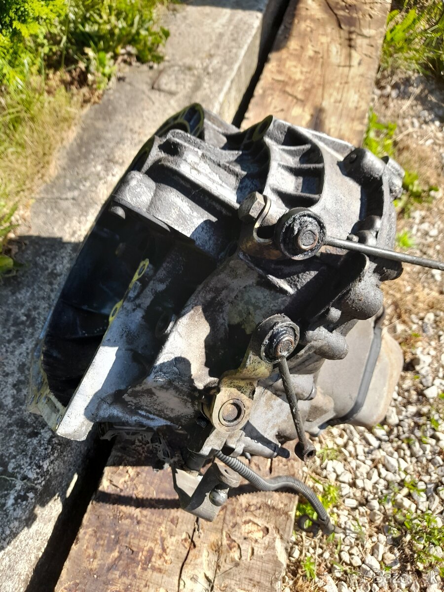 Predám dvere na Peugeot 206 106 - 5