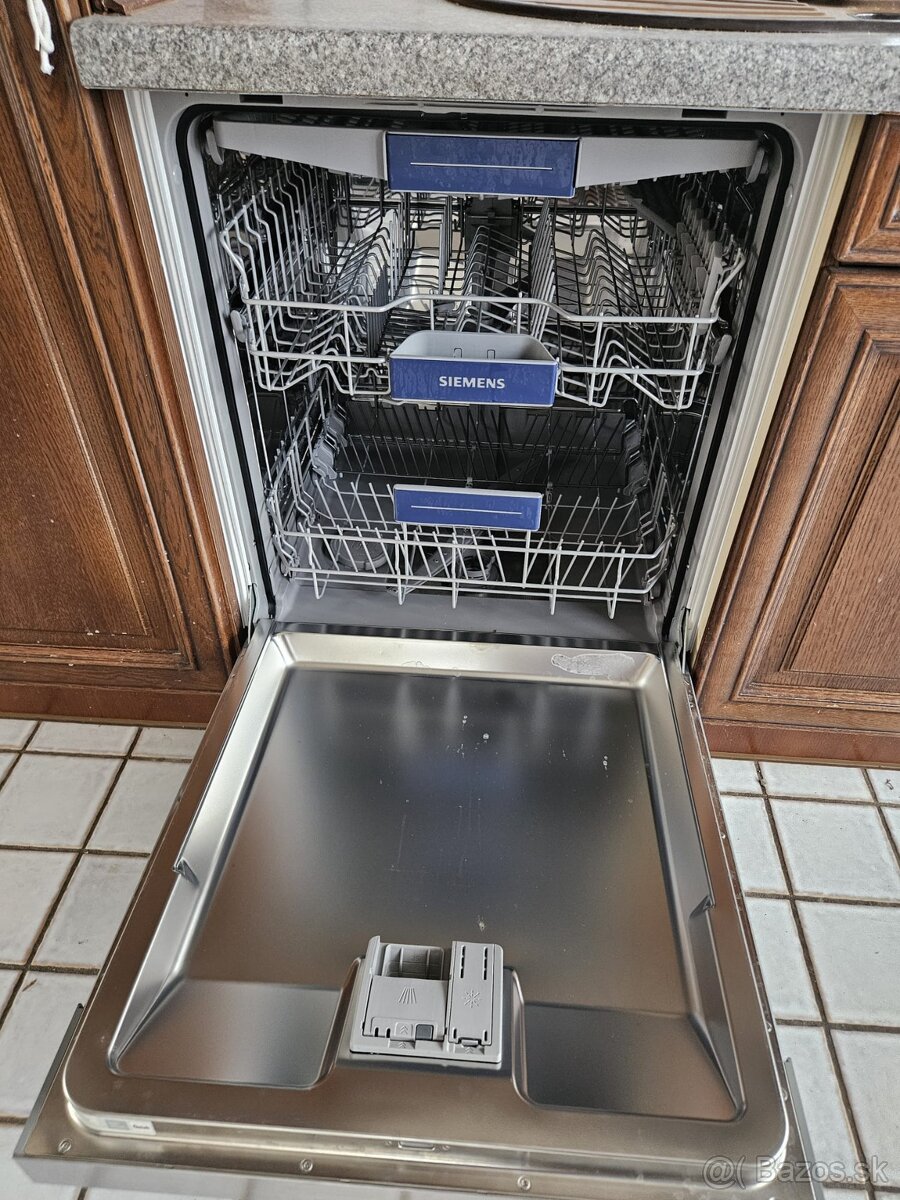 Masívna kuchynská linka z Nemecka so spotrebičmi - 5