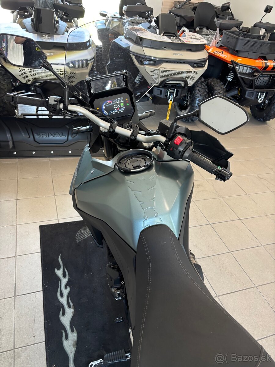 Suzuki DL800 V-Strom - 5