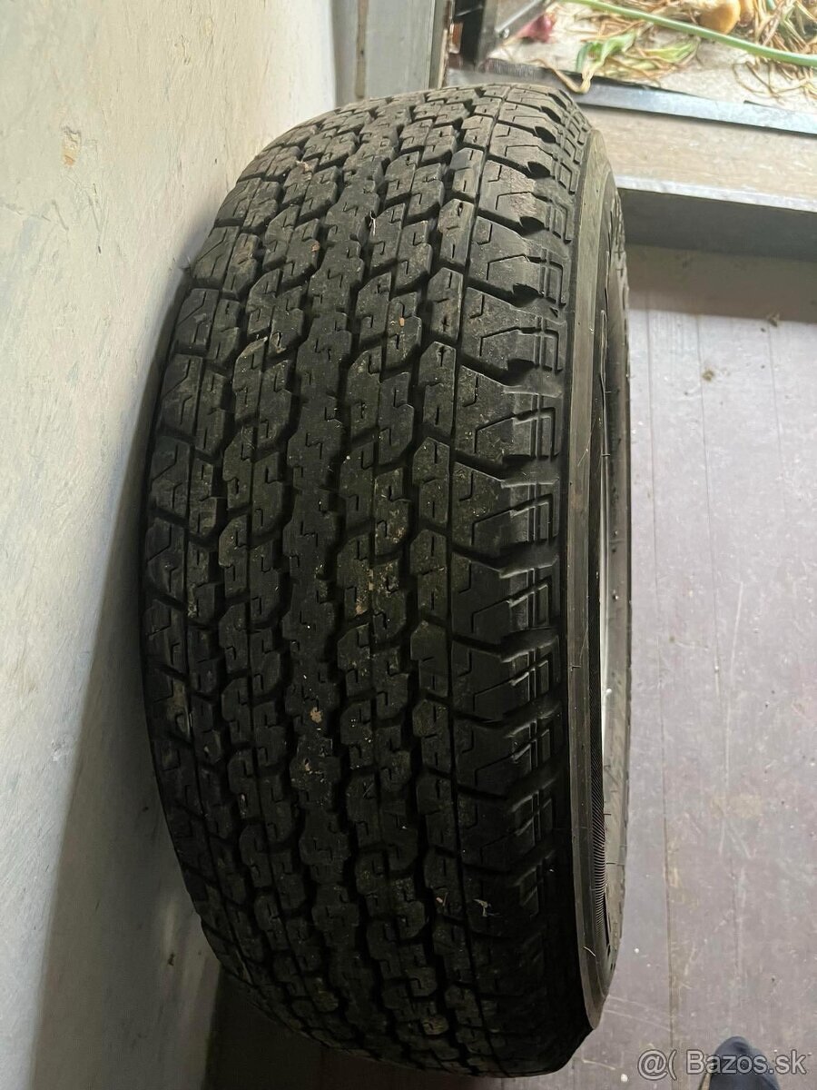 Predám disky s gumamy na hilux 2011