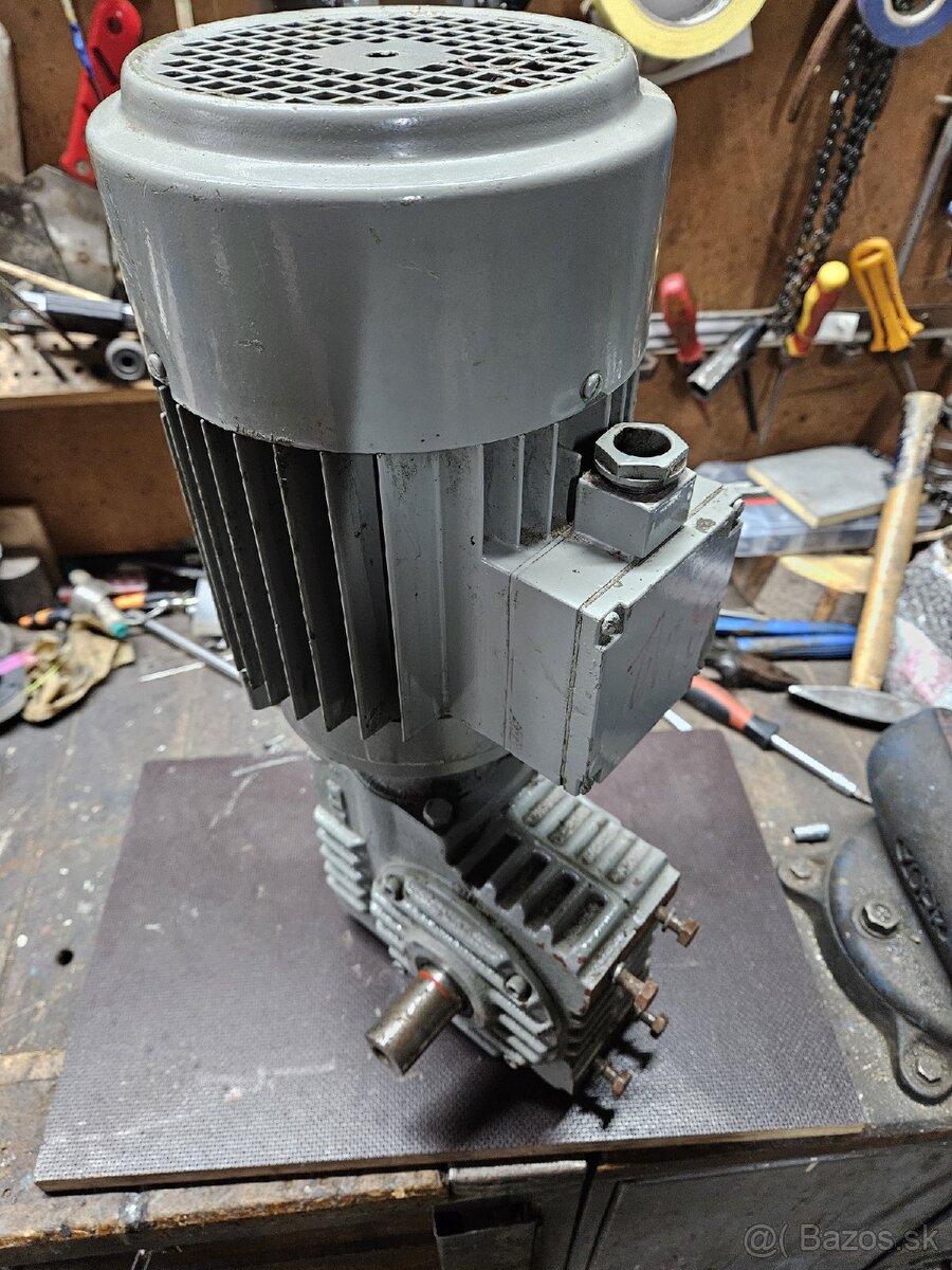 Predám elektromotor s prevodovkou 1.1kw - 5